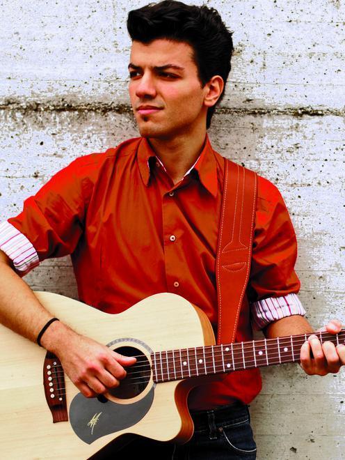 Enrico Baraldini, debutto “d’amore”  alla sagra di San Biagio