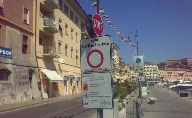 I commercianti della calata «Via le macchine dalle 17» 