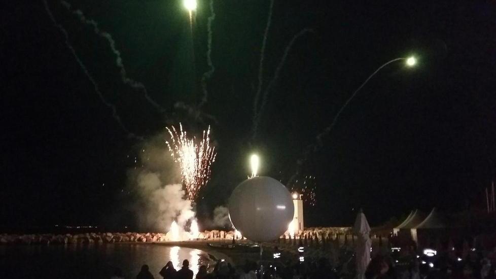 I fuochi d’artificio salutano gli equipaggi vincitori del Celadrin