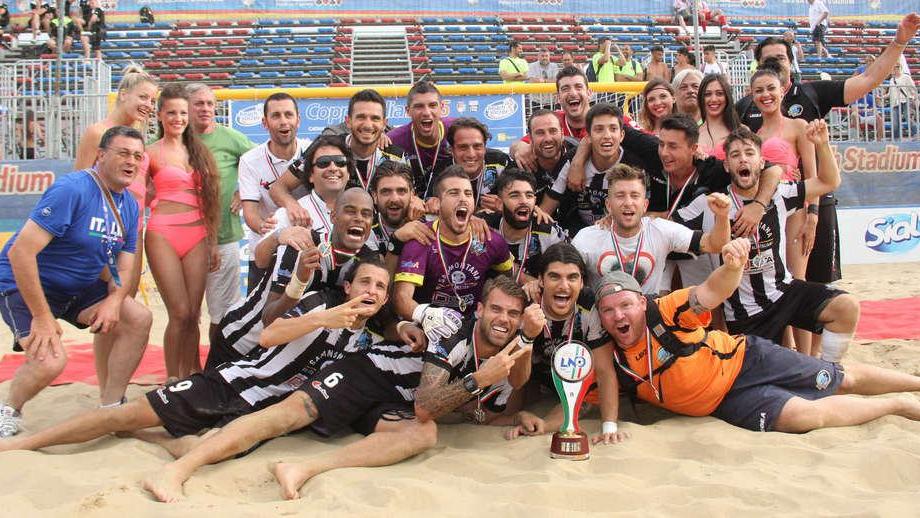 Zebre “da spiaggia” alzano la Coppa Italia dopo mille emozioni