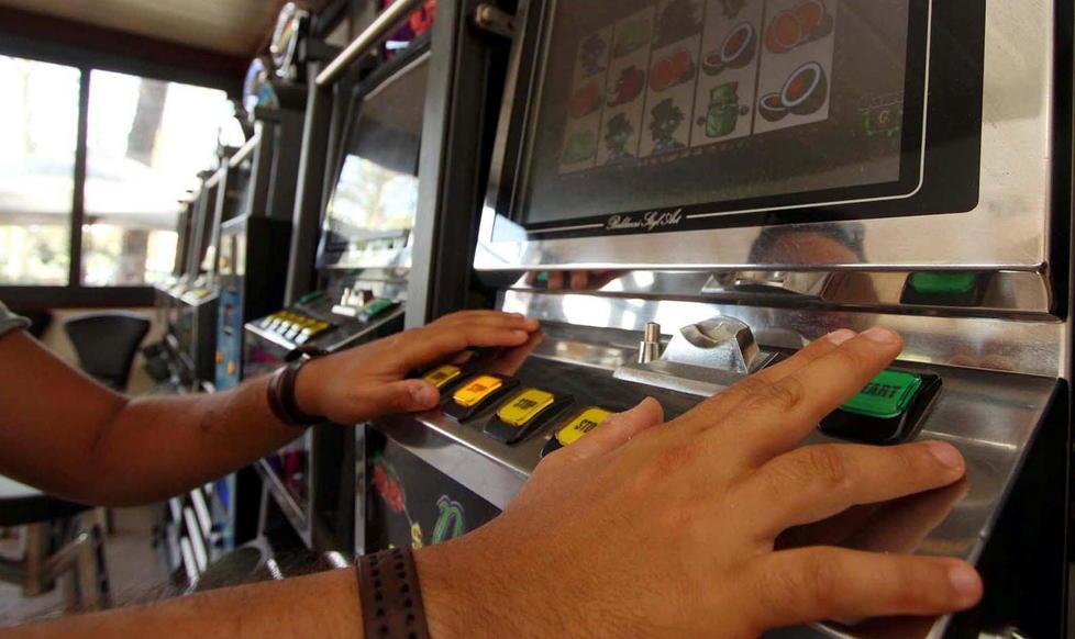 Buratti annulla l’ordinanza sugli orari delle slot