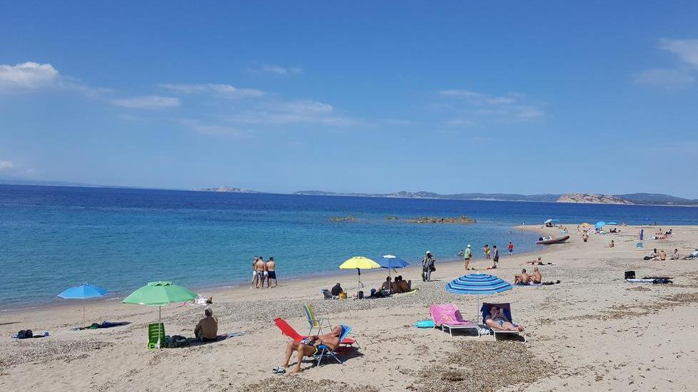 Spiagge sporche e senza barche a Vignola