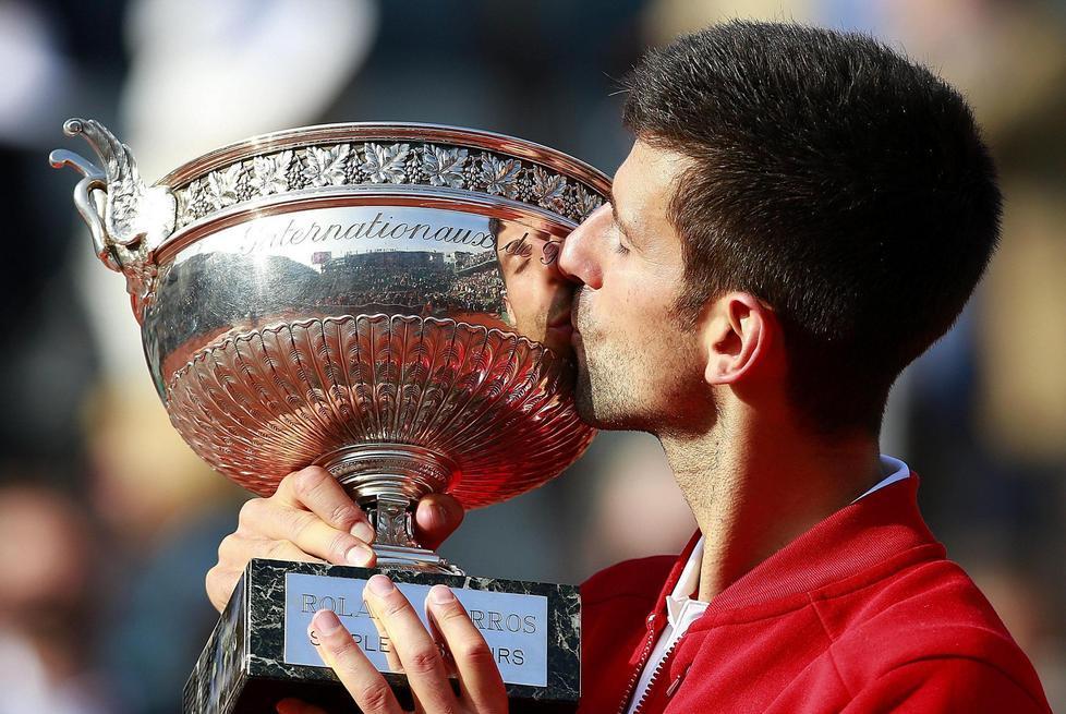 Djokovic nella storia: vince anche a Parigi