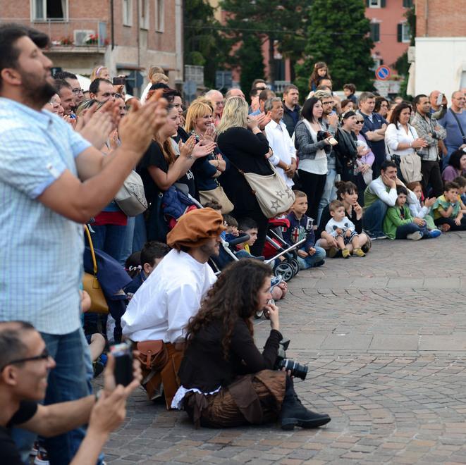 Il Medioevo in piazza fa il pieno di pubblico 