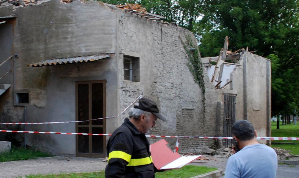 Crolla il tetto dell’ex cinema parrocchiale 