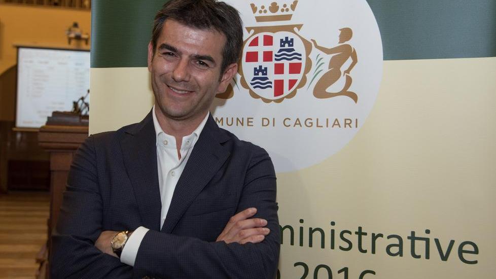 Zedda fa il bis al primo turno: «A Cagliari la vittoria del sorriso»