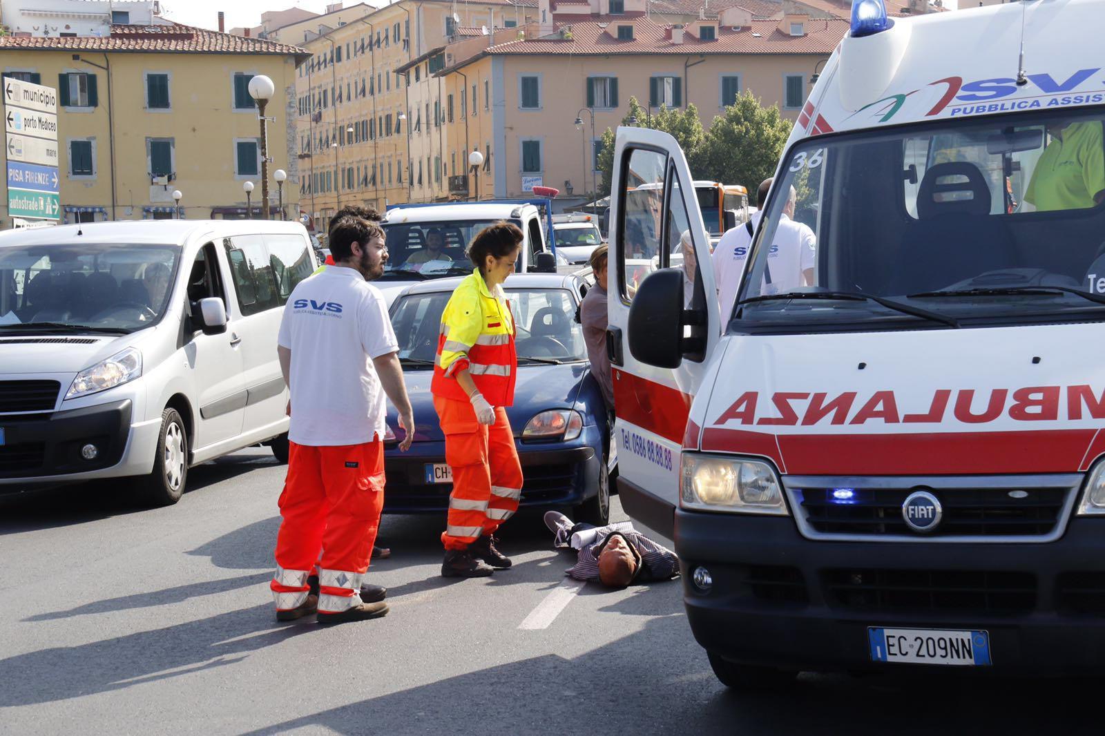 Ciclista investito da un'auto