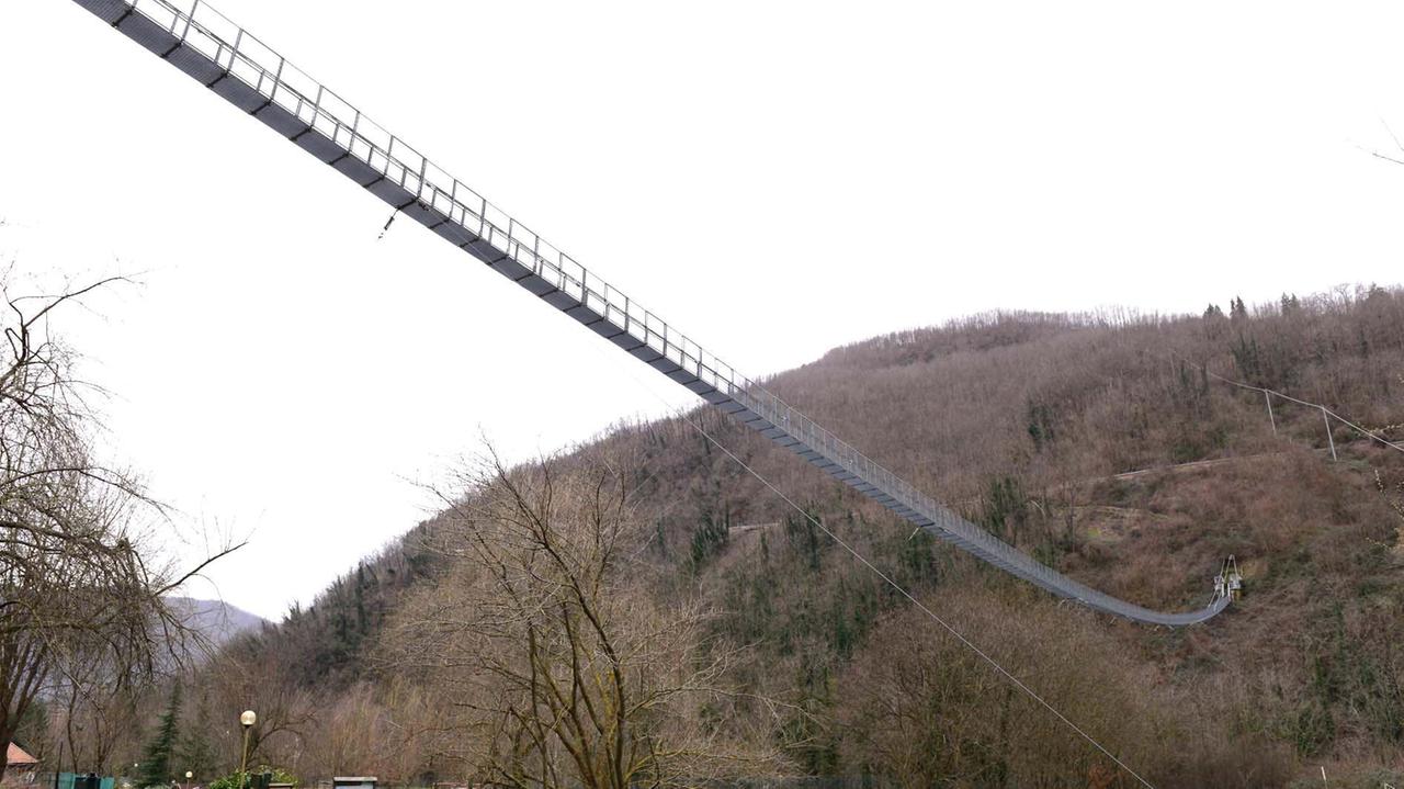 Si uccide gettandosi dal Ponte Sospeso di Mammiano