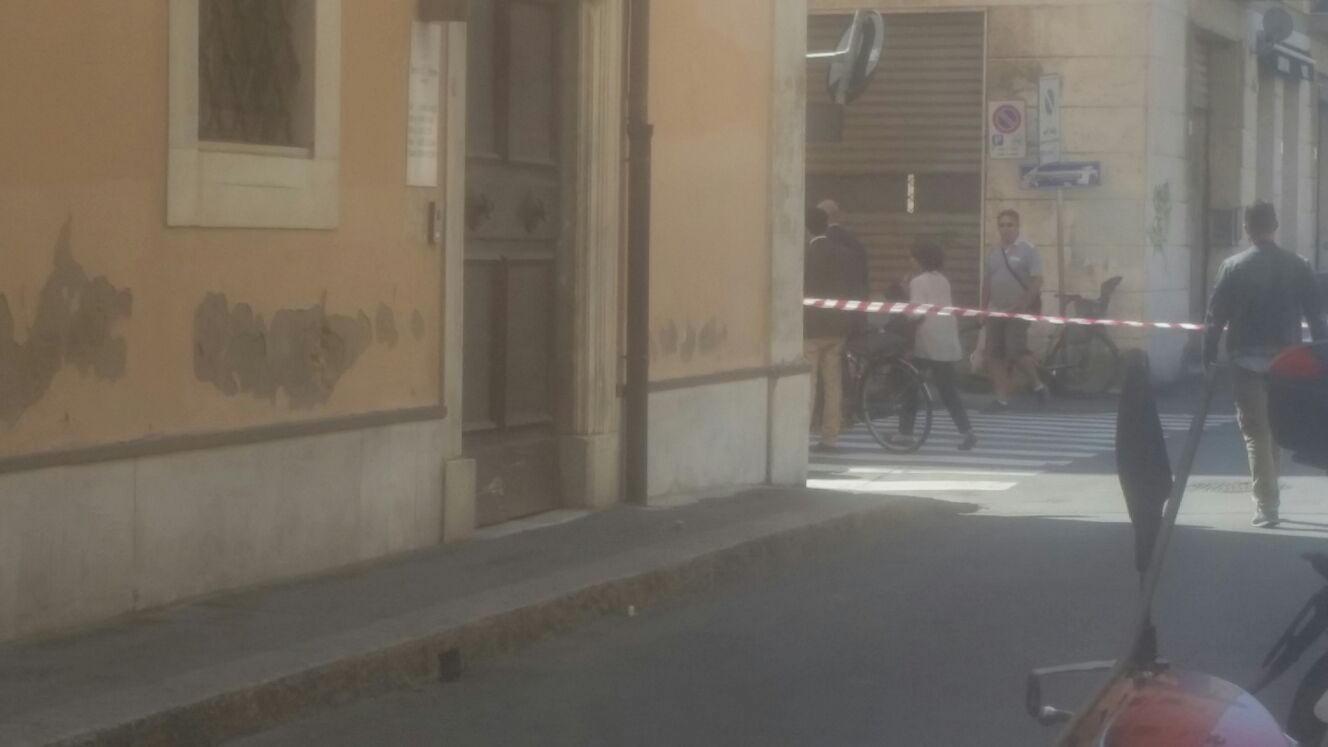 Allarme bomba in via della Madonna... ma è un candelotto di riso