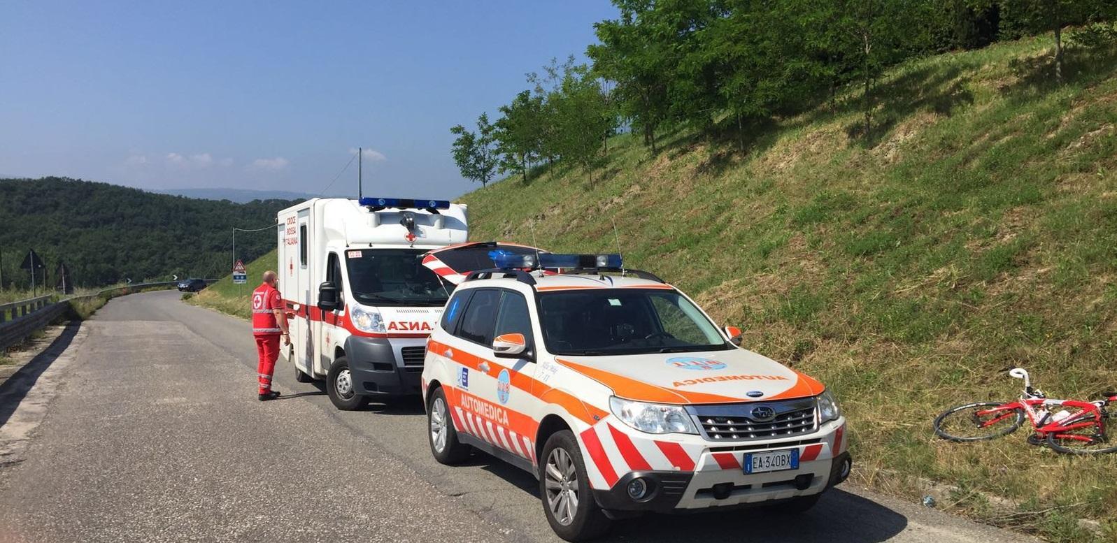 L'arrivo dell'automedica e della Croce Rossa di Certaldo (Foto Agenzia Carlo Sestini)