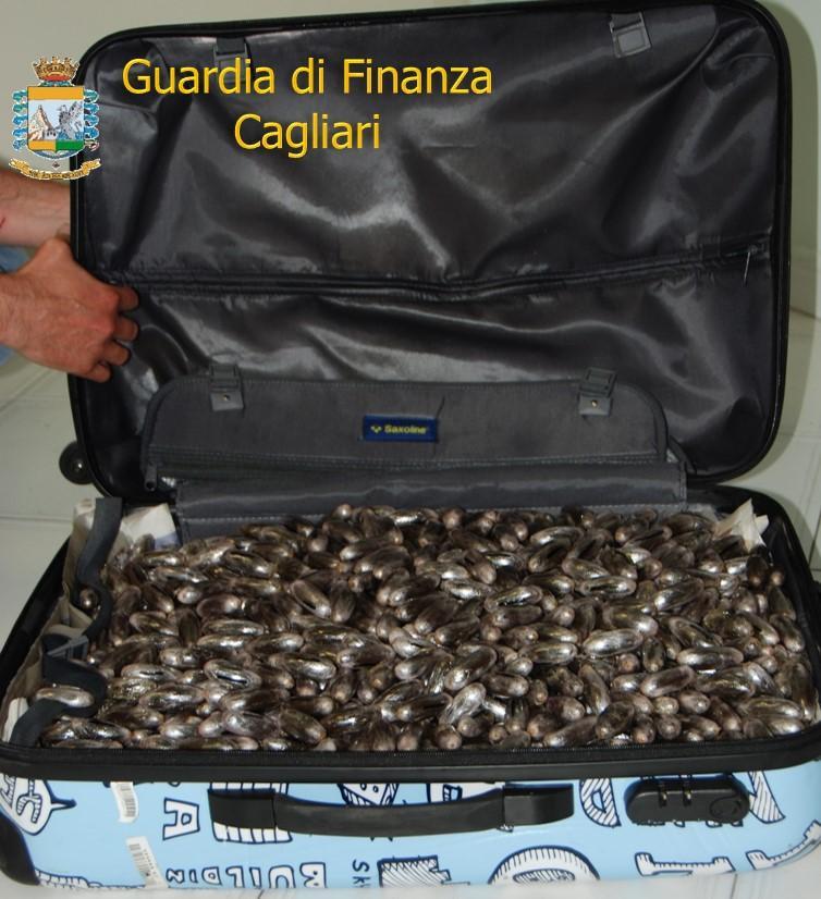 Cagliari, arrestati in piazza Deffenu con quindici chili di hascisc