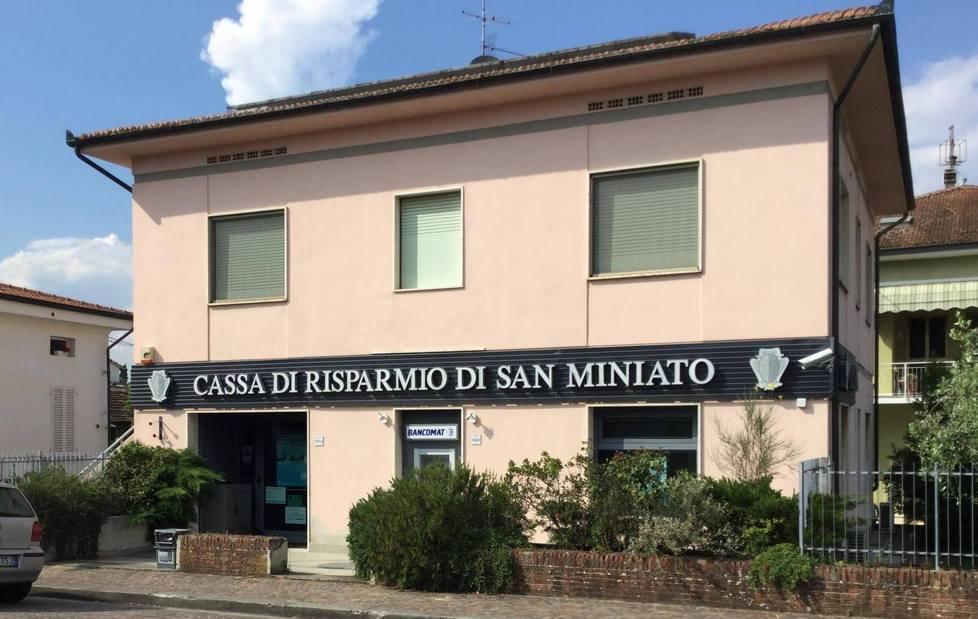Lo sportello della Carismi a Ponte a Cappiano