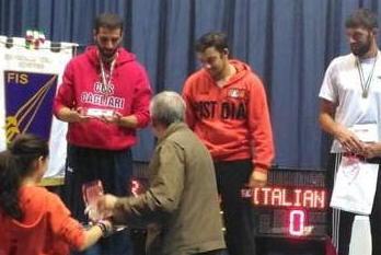 La premiazione del campione d'Italia Over 24 Marco Leombruno della Chiti Scherma Pistoia