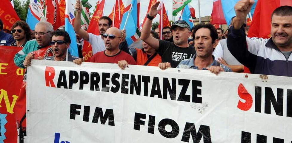 Metalmeccanici da tutta la Toscana in corteo a Livorno per lo sciopero nazionale