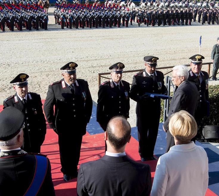 Mattarella premia due carabinieri sardi 
