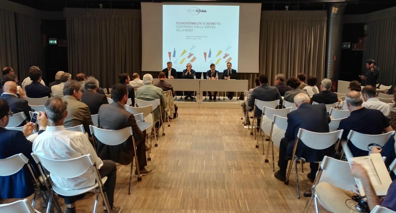 Al tavolo dei relatori, partendo da sinistra, Giovanni Santi, Markus Knisel, David Franzini, Enrico Venturini