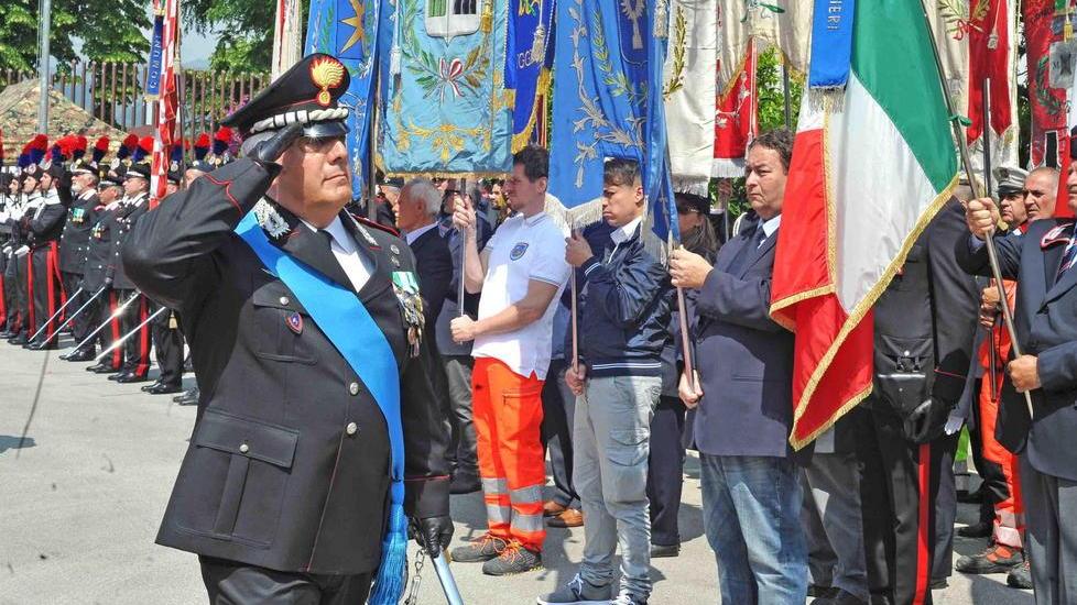 Salvano un anziano ferito e smarrito nel bosco