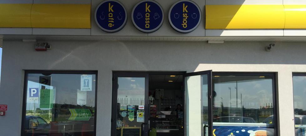 Ladri in azione in un distributore 