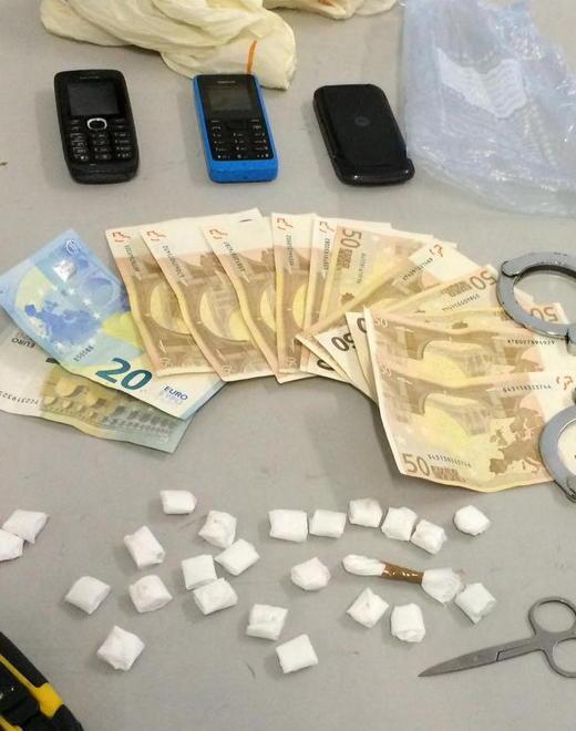 Nasconde la cocaina negli slip: arrestato