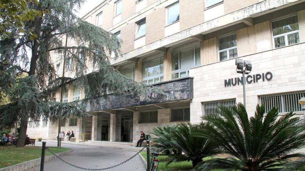 Super funzionari con retribuzioni più alte degli altri