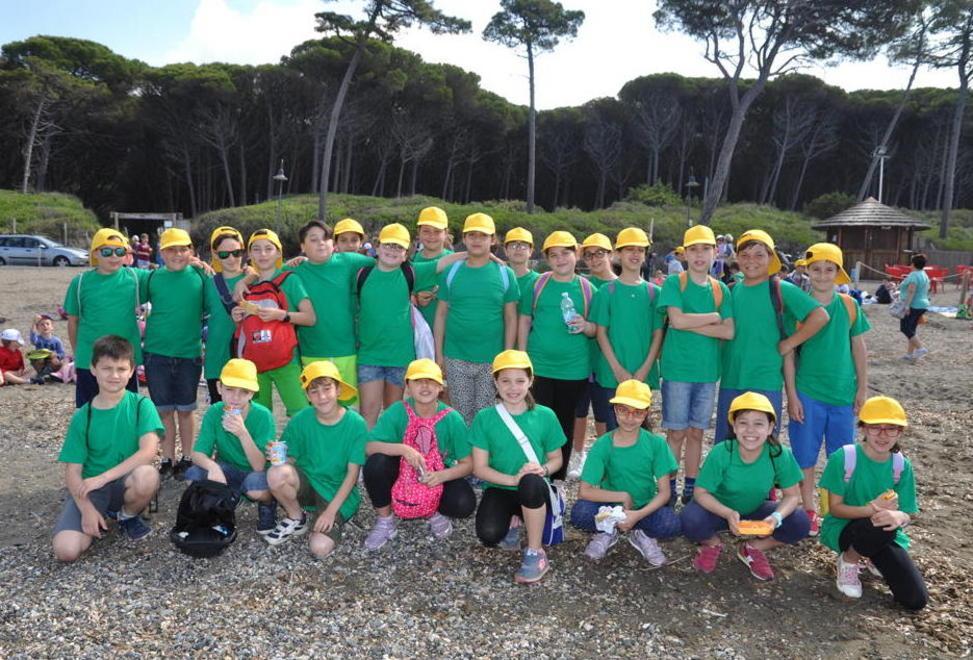 Sicurezza in acqua lezione in spiaggia per 330 bambini 