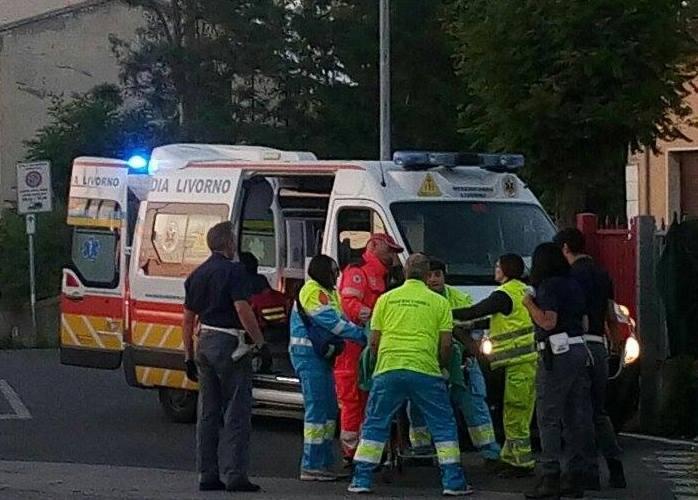 Si sdraia sui binari: lo salva la Polfer 