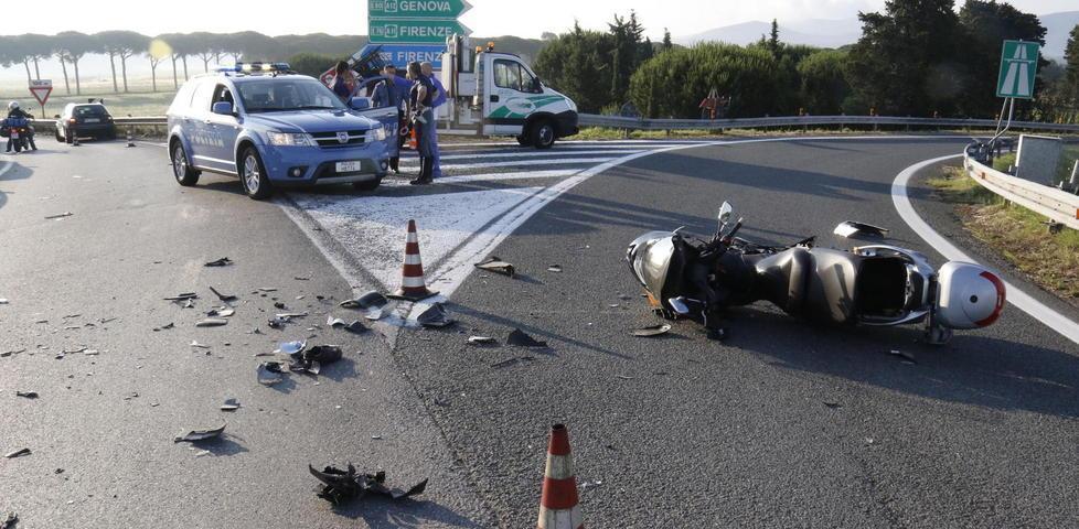 Carabiniere in scooter travolto da un’auto 