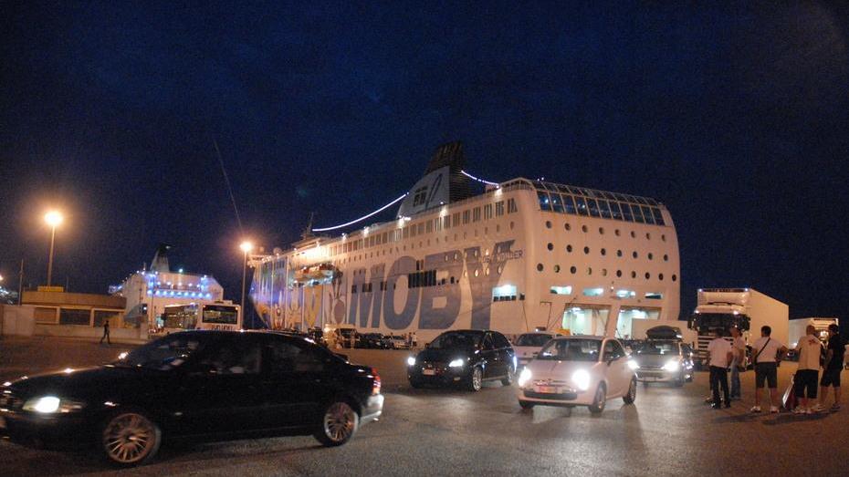 L’Isola Bianca, la carica dei sessantamila
