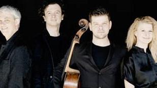 Alexander Lonquich sul palco insieme al quartetto Pavel Haas