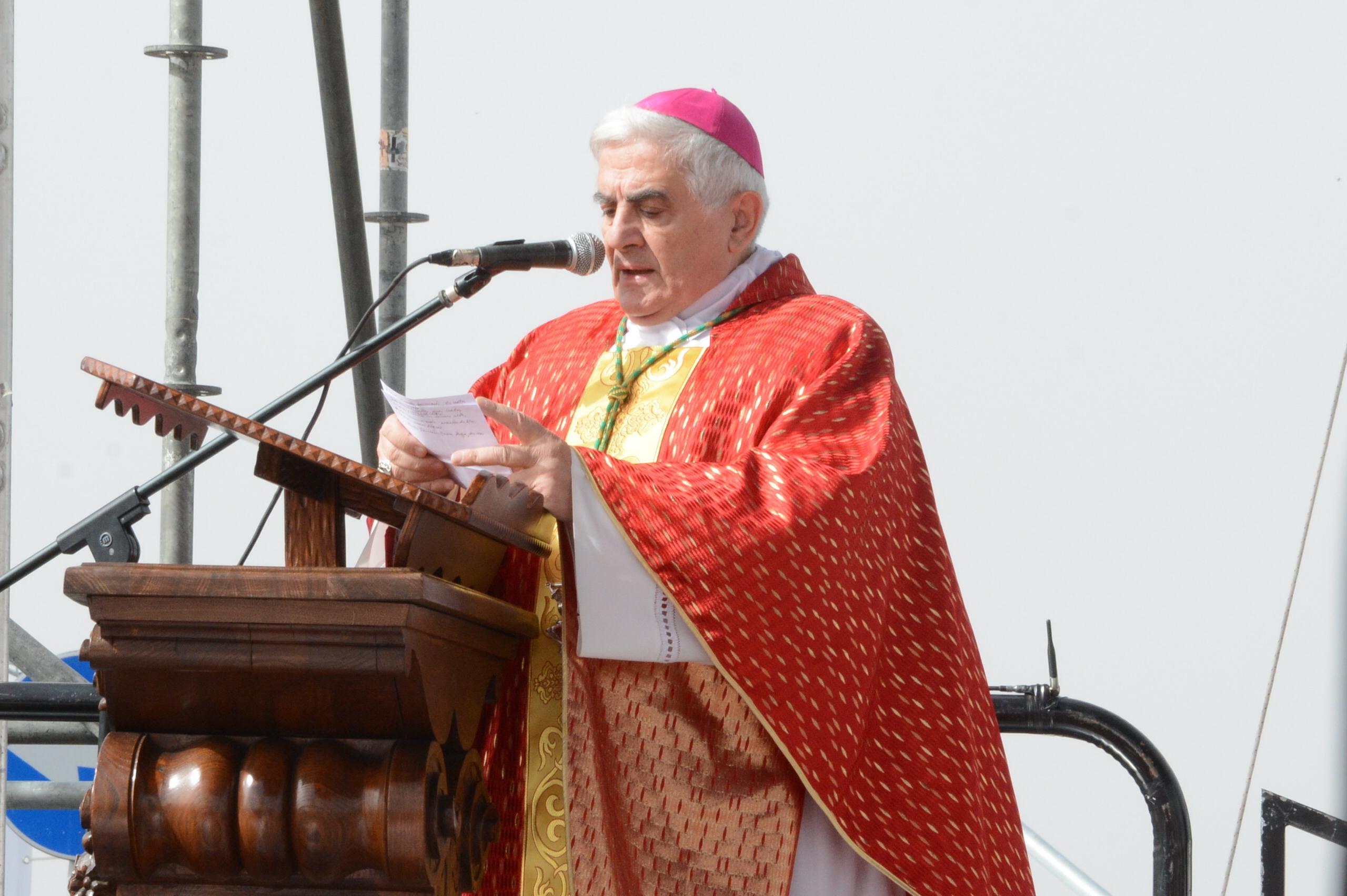 L'arcivescovo di Sassari padre Paolo Atzei