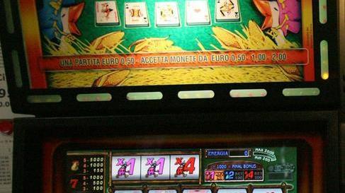 Stretta sugli orari per chi gioca con le slot machine