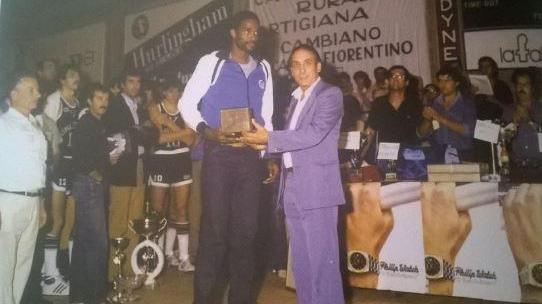 Mario Pucci durante una premiazione