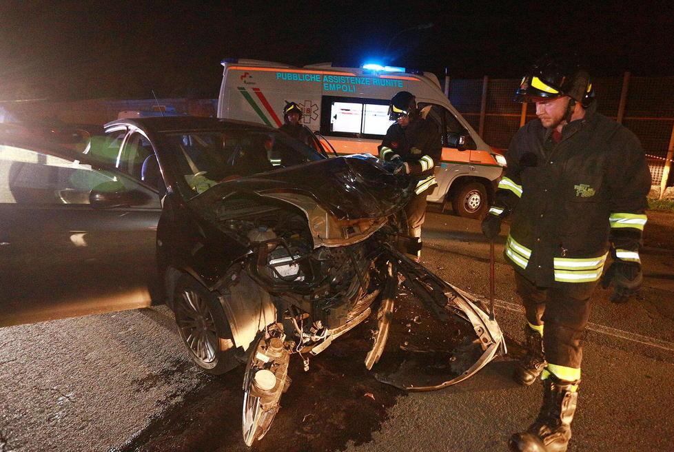 Positivo all’alcoltest dopo lo scontro con 6 feriti: denunciato
