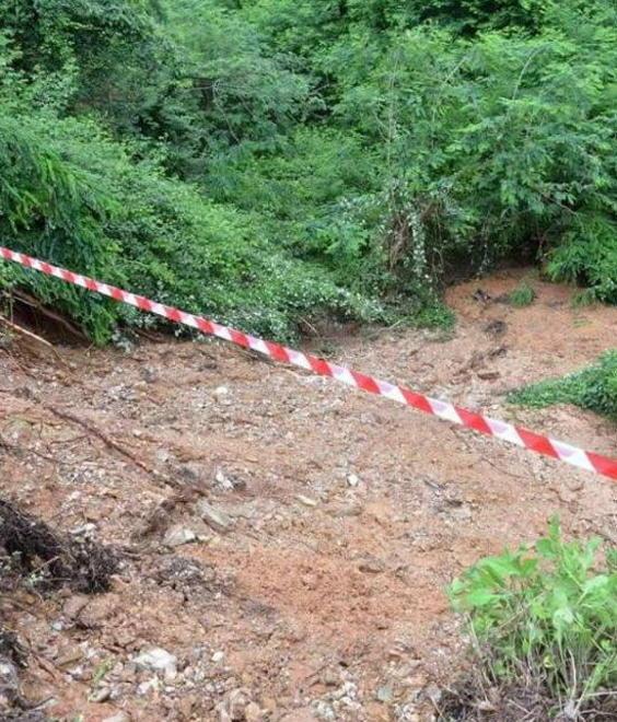 Francigena interrotta per una frana