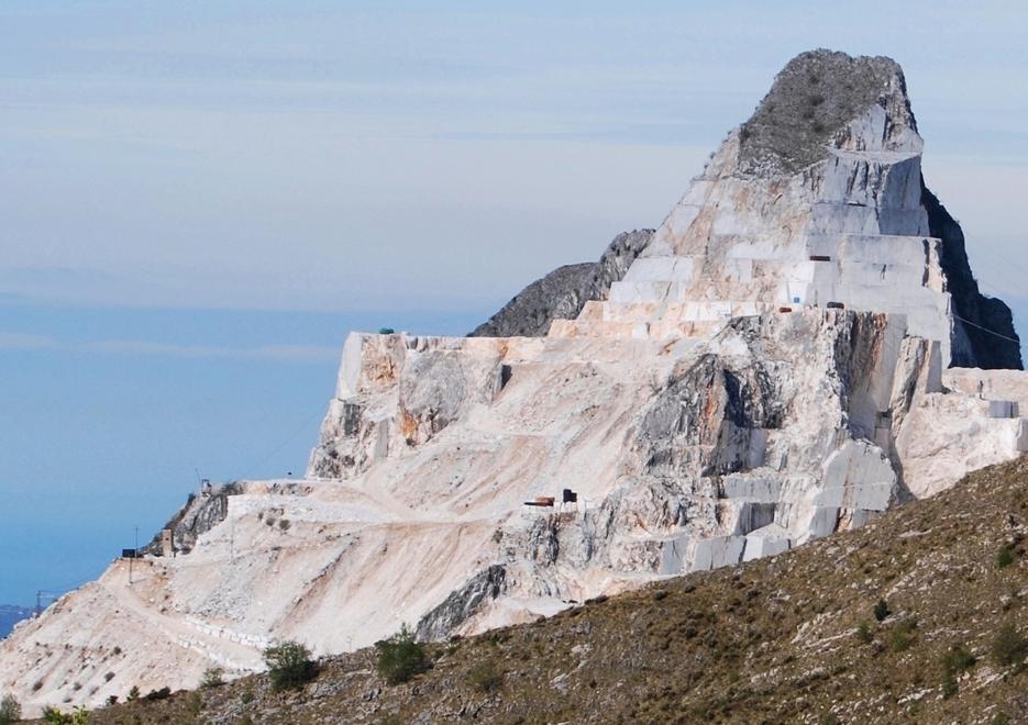 Sagro, una nuova strada per raggiungere le cave 
