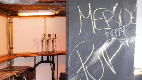 Devastato il The Cage vandali danneggiano la sede dentro e fuori