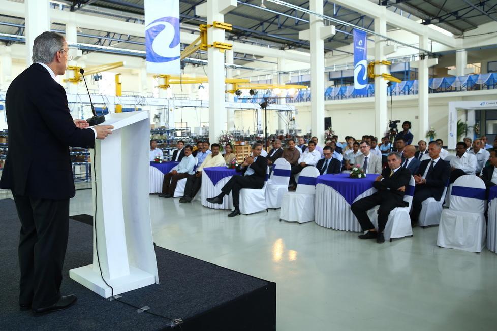 Per Comer Industries taglio del nastro nella fabbrica in India