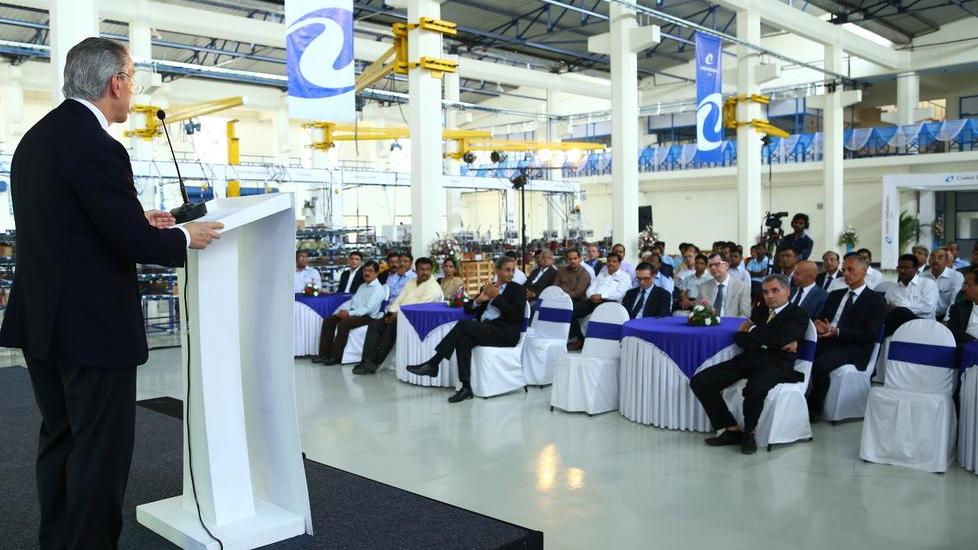 Per Comer Industries taglio del nastro nella fabbrica in India