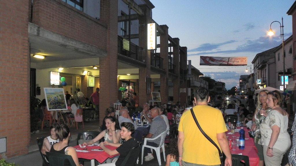 Una passata edizione della festa del commercio
