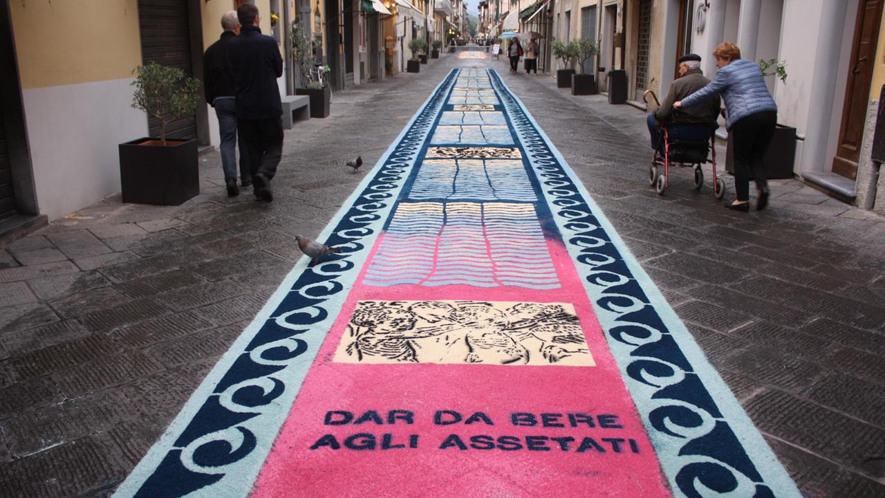 I fotografi da telefonino si sfidano a colpi di tappeti di segatura