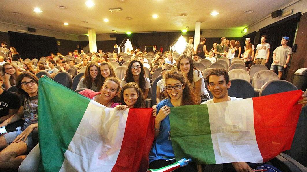 I tifosi azzurri al cinema La Perla durante i mondiali brasiliani