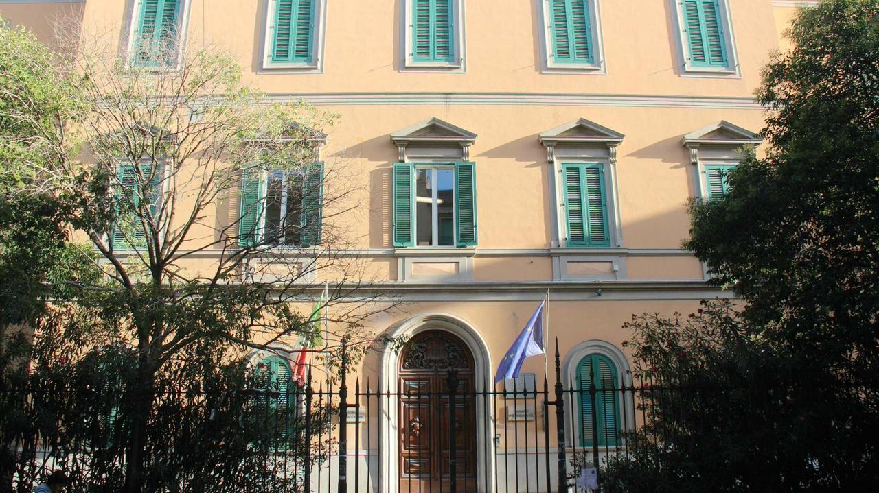 Cadono calcinacci all'interno del Niccolini: classi trasferite