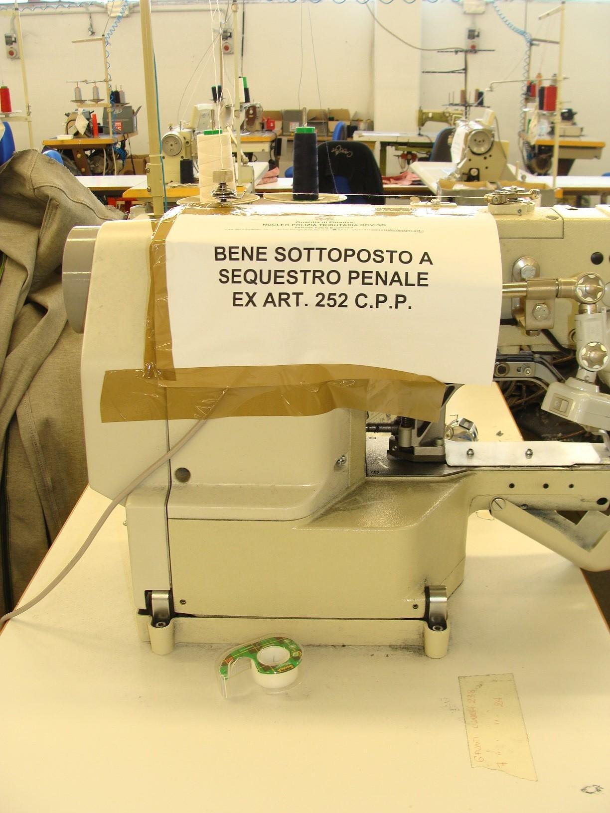 Vendevano macchine da cucire di una società fallita. Denunciati 