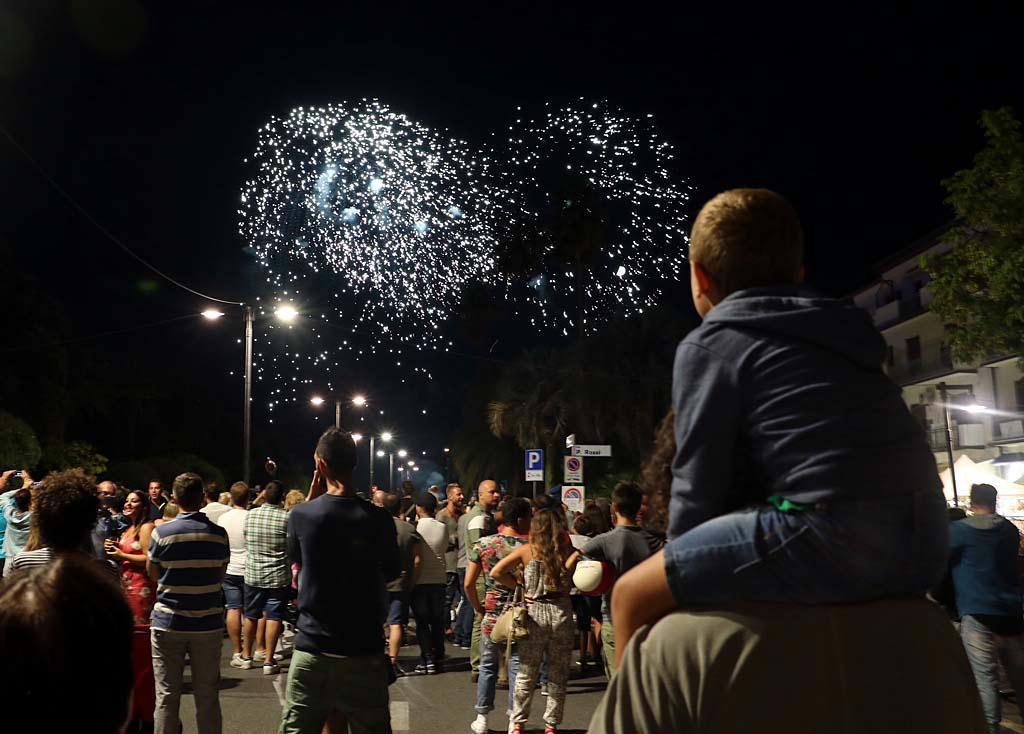 Spettacolo pirotecnico a Marina di Massa di una precedente edizione