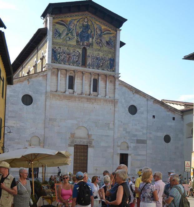 Turisti, tre euro per visitare San Frediano 