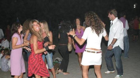 Festa in spiaggia? Ok, ma a mezzanotte va spenta la musica