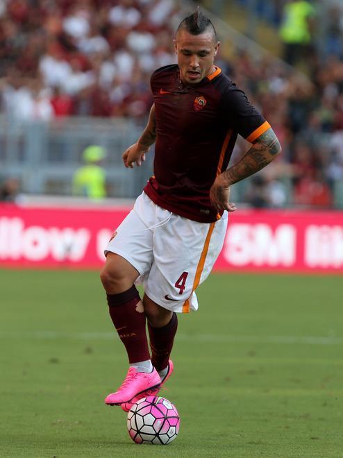 Corte serrata del Chelsea Conte punta Nainggolan 