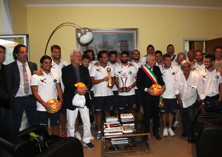 Il Viareggio beach soccer con il sindaco e Marcello Lippi