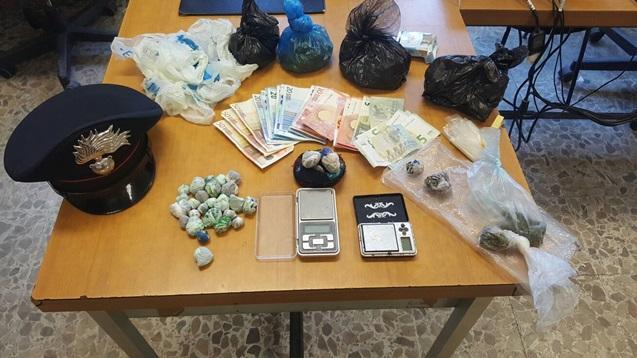 La droga serquestrata dai carabinieri