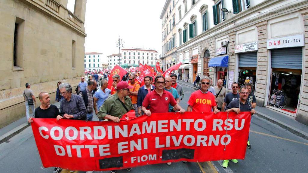 Tremila metalmeccanici in corteo per le vie del centro